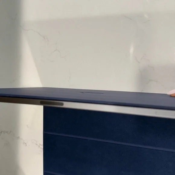 IPad Pro 12.9 - 3rd Gen. LIKE NEW! 256 GB with cellular with Apple folio case - Picture 5 of 8